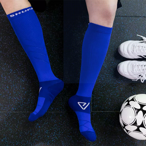 Mula sa dekorasyon hanggang sa pag -andar: ang makasaysayang ebolusyon ng haba ng soccer sock at ang epekto nito sa pagganap ng player