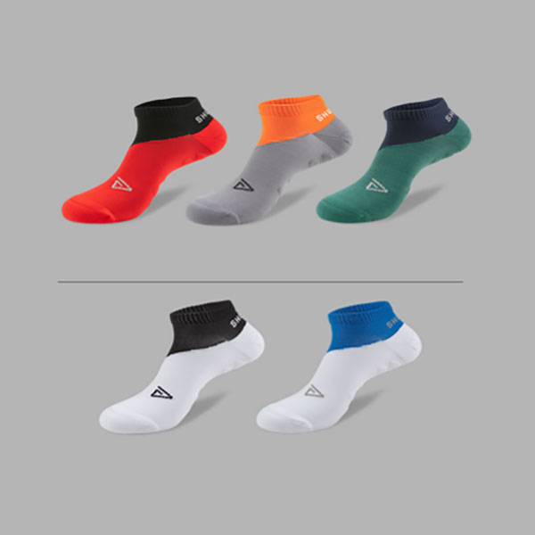 Nababanat na Athletic Low Cut Socks